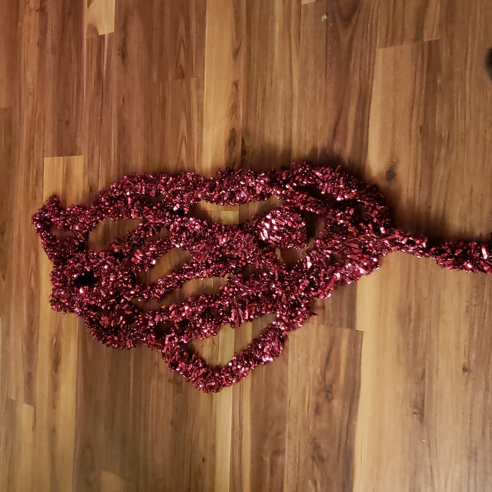 Vintage. Variety of Garlands. Medium shade mauve color is all 1 strand. - Picture 7 of 9